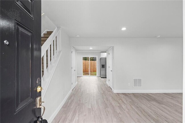 Building Photo - 1342 N Hampton Rd