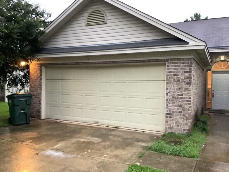 Primary Photo - 108 Oak Grove Ln