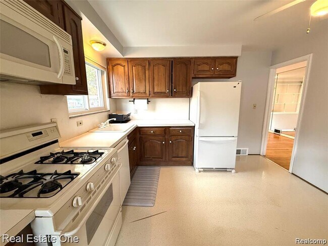 Building Photo - 7627 Rosemary St