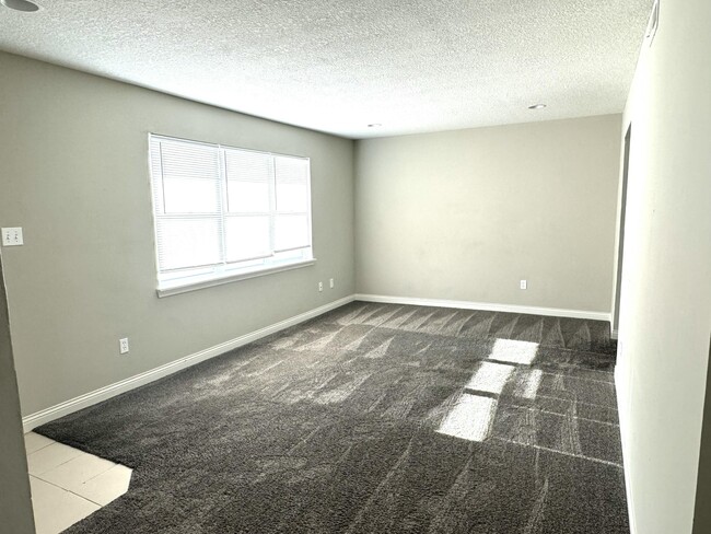 Building Photo - 5625 Hilltop