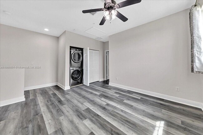 Building Photo - 995 SW 147th Ave