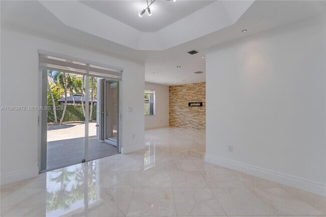 Building Photo - 7044 NW 115th Ct