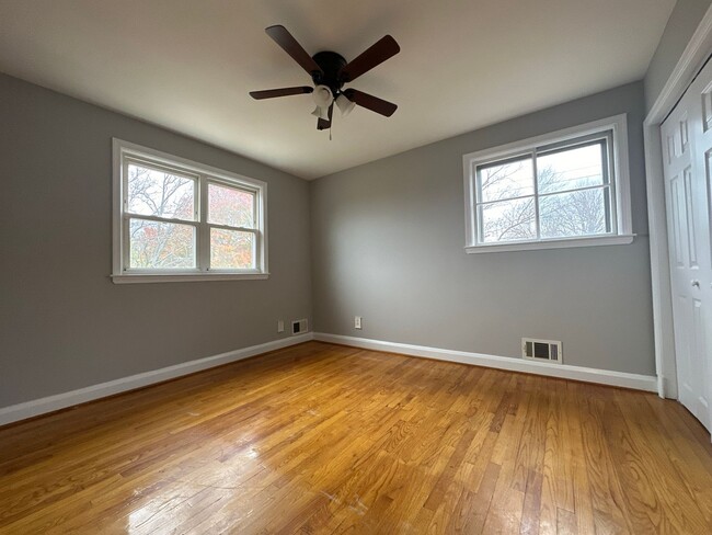 Building Photo - Three-Bedroom House In Parkville