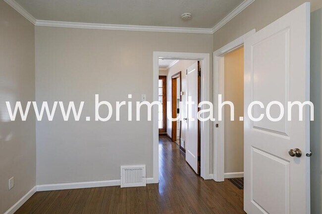 Building Photo - 1572 E Kensington Ave