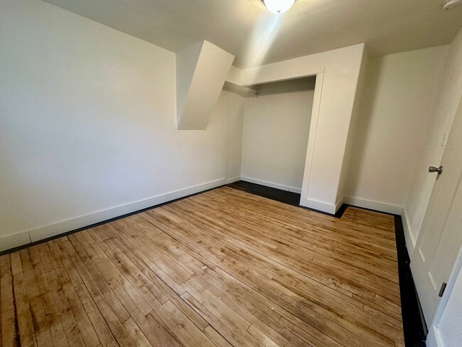 Building Photo - 5 bed 2 bath Single Family Home in Wausau