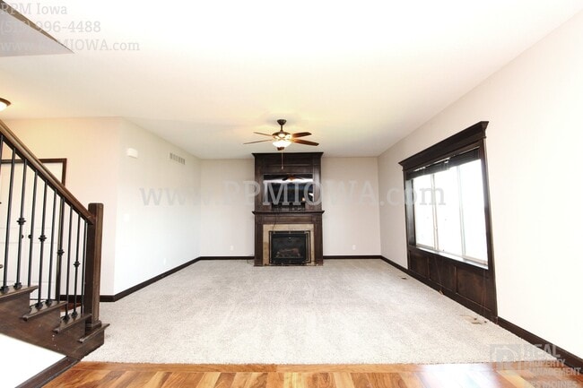 Building Photo - OVER 2000 SQ FT!!   5 Bedroom, 3.5 Bath Home in Urbandale
