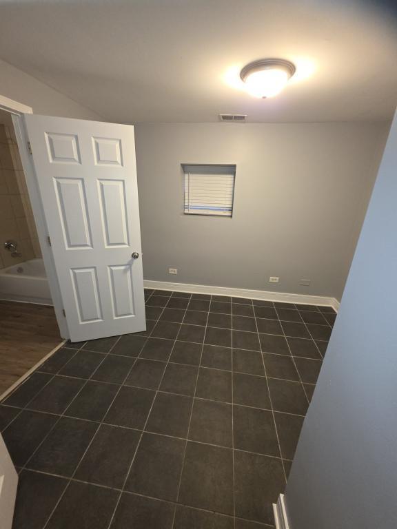 Building Photo - 6832 S Clyde Ave