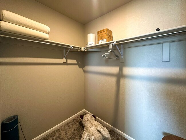 Building Photo - Almost Brand New Meadowlark 4bd 3.5ba home