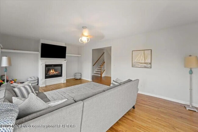 Building Photo - 303 NJ-35