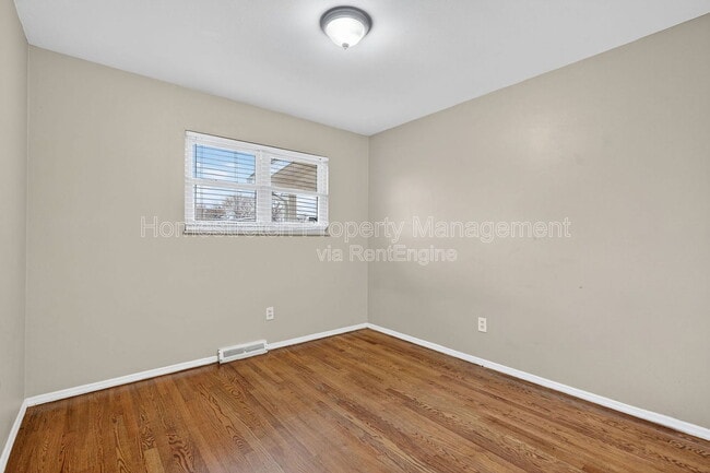 Building Photo - 2 Canary Ct