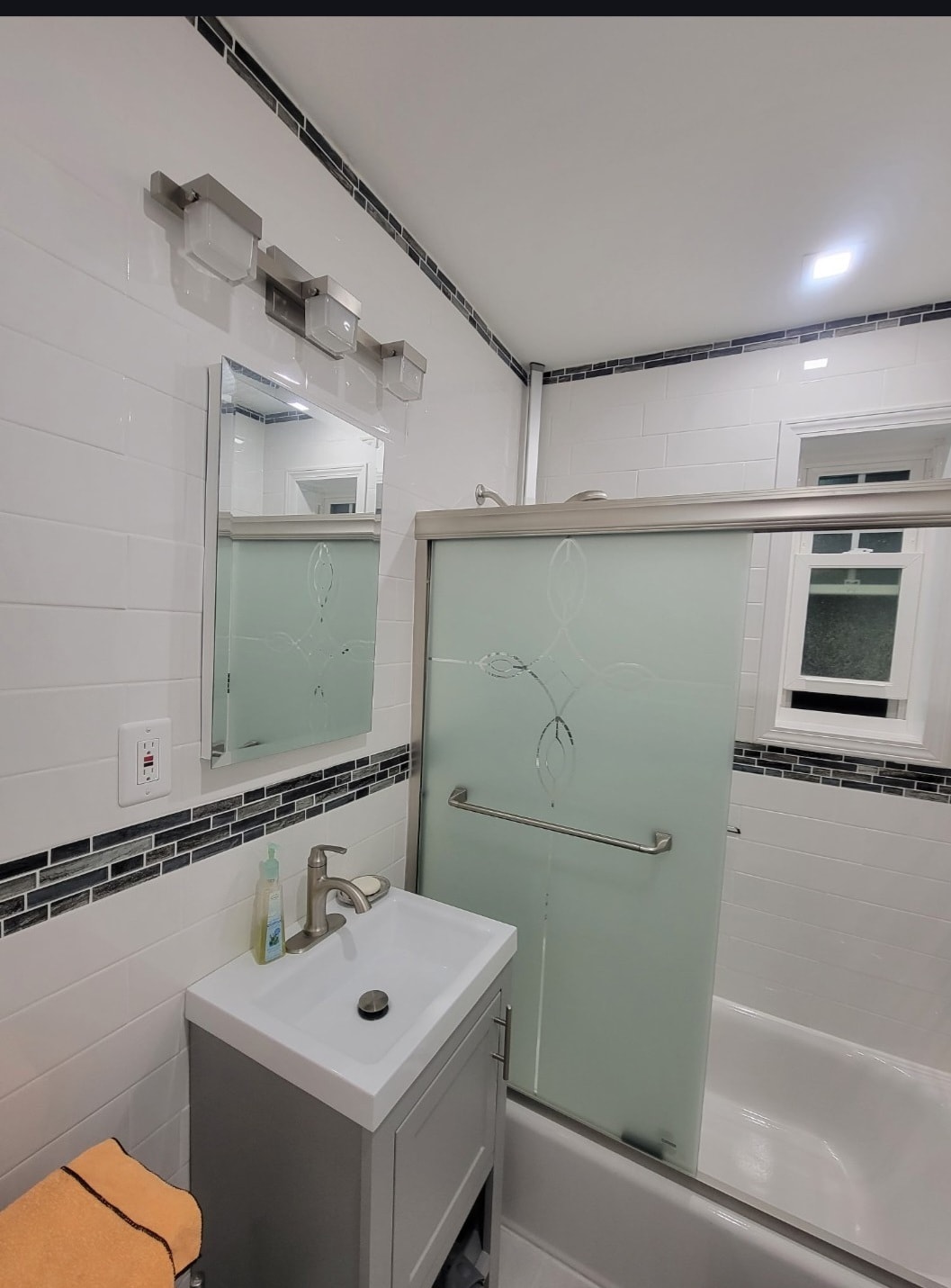 Building Photo - 22414 Kingsbury Ave