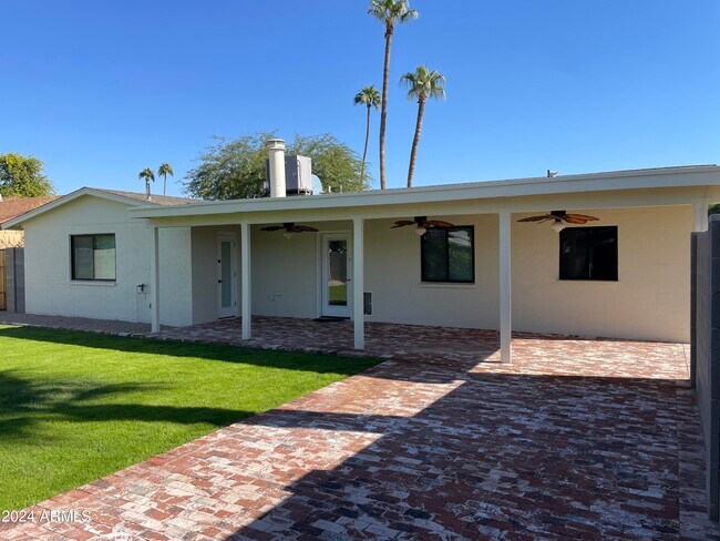 Building Photo - 4322 W Sandra Cir