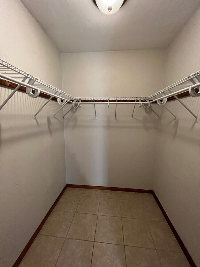 Building Photo - 211 Parkbrook Cir