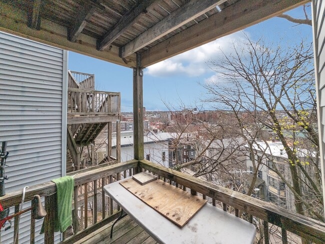 Building Photo - 32 Fisher Ave