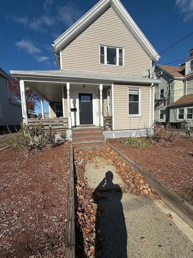 Building Photo - No Fee Single Family House with 5 Parking Spaces Included!  Laundry in Unit!