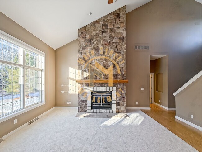 Building Photo - Executive Duplex: 3 Bed 3.5 Bath w/ 2 Stall Heated Garage