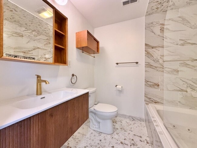 Building Photo - 126 OGDEN Ave