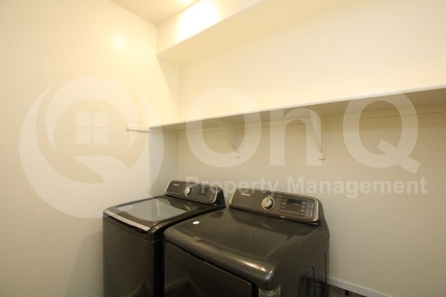 Building Photo - 5420 W Desert Hollow Dr