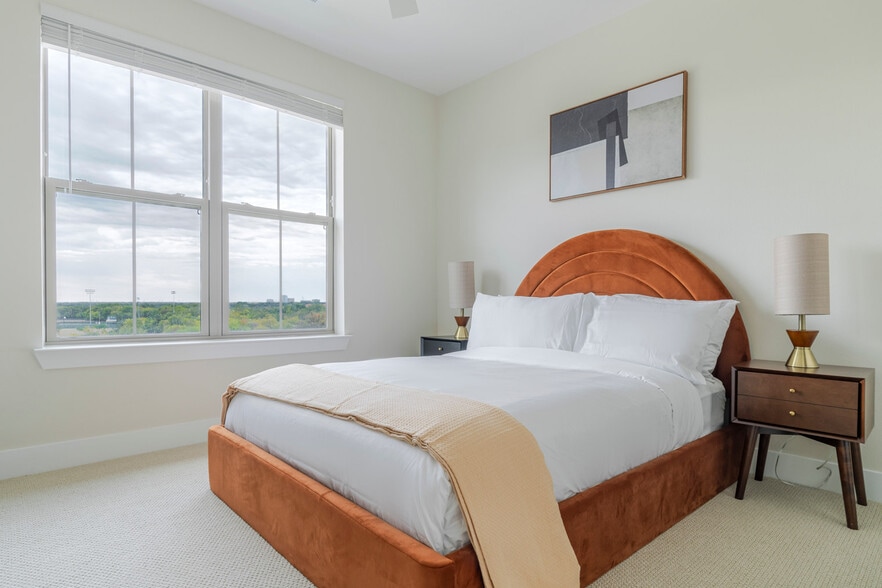 Building Photo - 1501 W Howard Ln