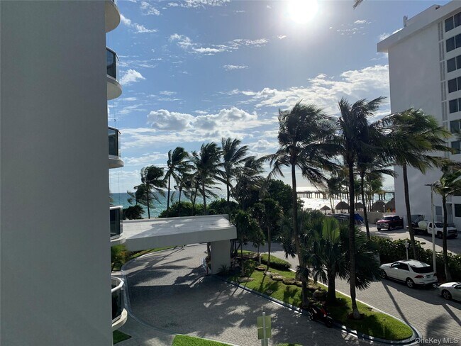 Building Photo - 16711 Collins Ave