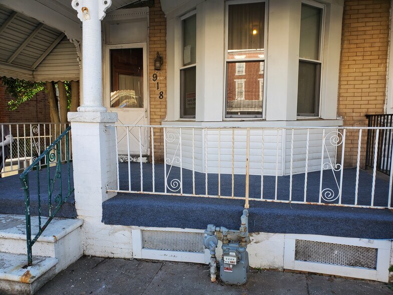 Unit 1 Entrance - 918 W Marshall St