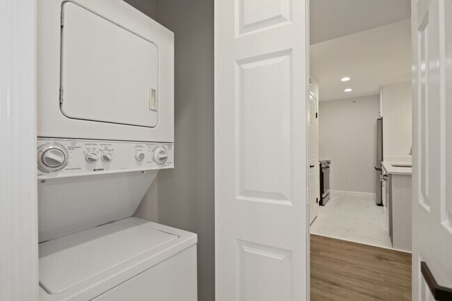 Washer/dryier in unit - 3309 Wyndham Cir