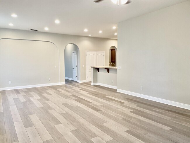 Building Photo - 6408 Vilamoura Way