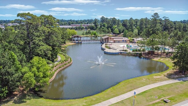 Building Photo - 6 S Wheatleigh Dr