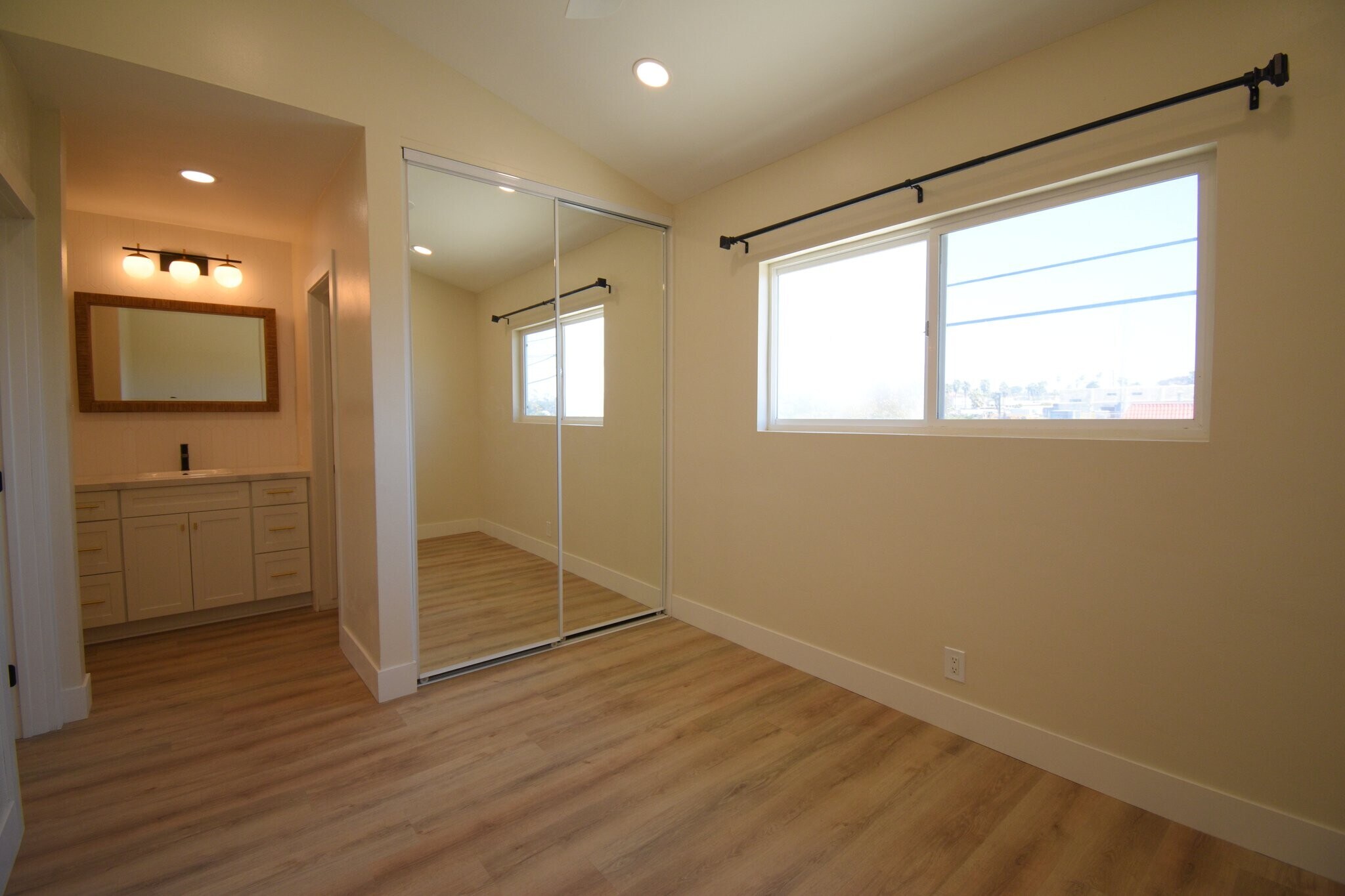 Building Photo - 1312 S Pacific St