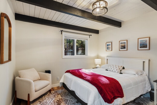 Building Photo - 319 Pine St