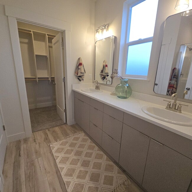 Building Photo - Beautiful, bright and brand NEW!