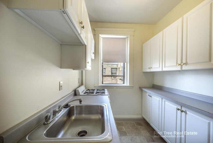 Primary Photo - 1152 Commonwealth Ave