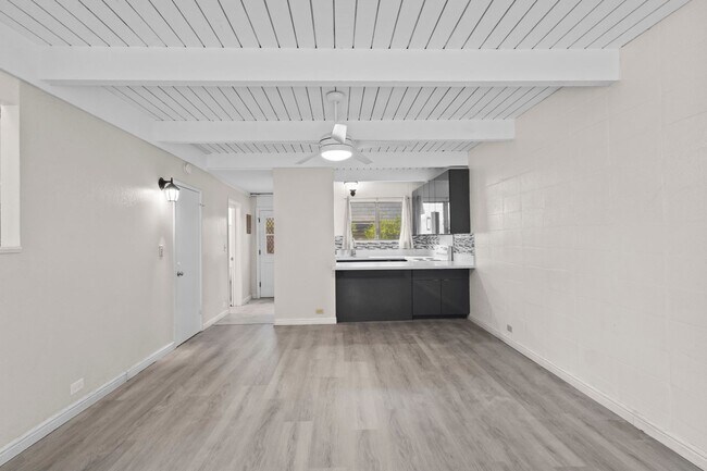 Building Photo - Renovated Tropic Gardens Town House for rent!