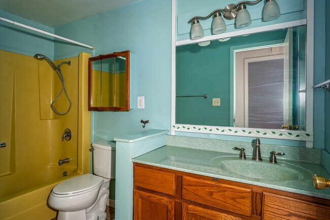 Building Photo - 477 Clement Rd