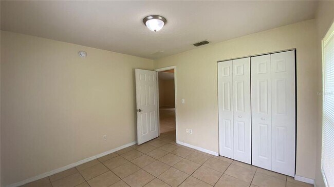 Building Photo - 523 Silver Way Dr