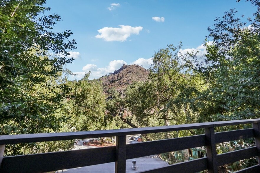 Building Photo - 432 Fernwood Pacific Dr