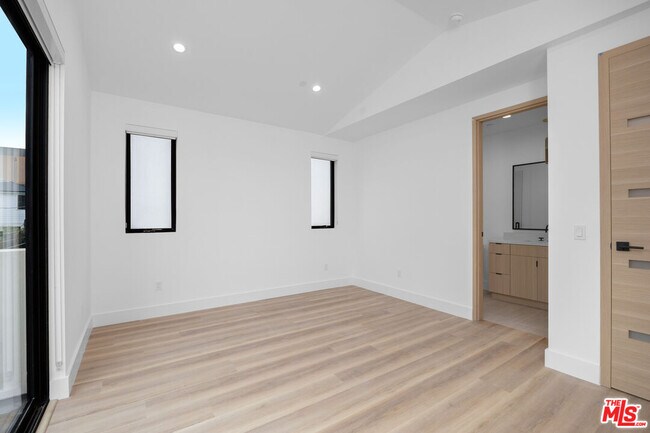 Building Photo - 5313 Ben Ave