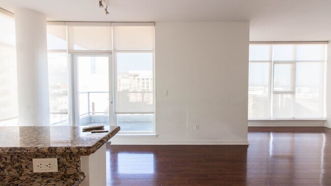Building Photo - 411 Season Way