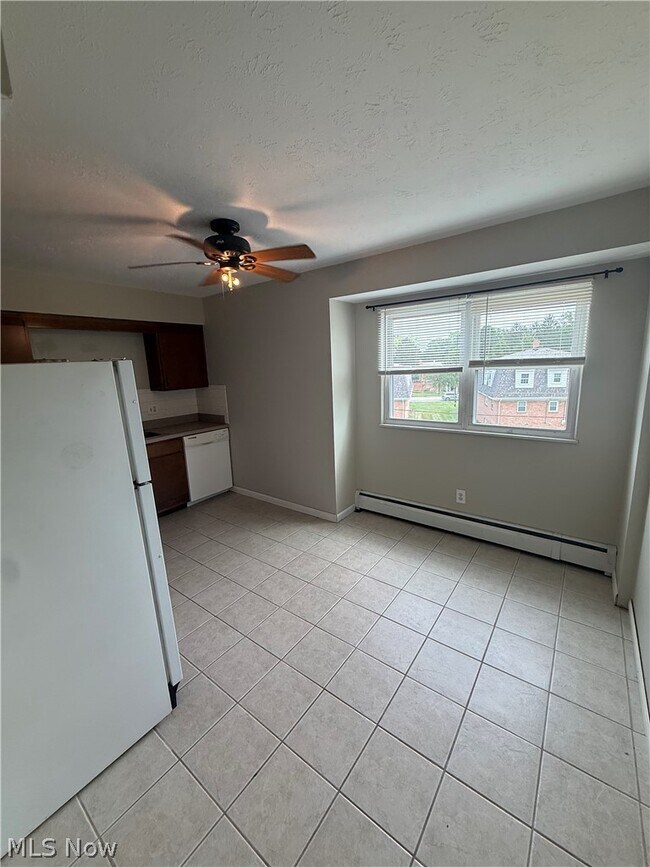Building Photo - 2520 Flintridge Dr