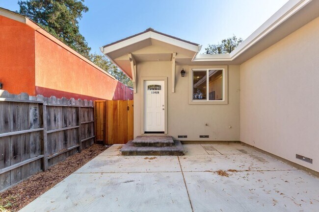 Building Photo - 1142 Sherwood Ave