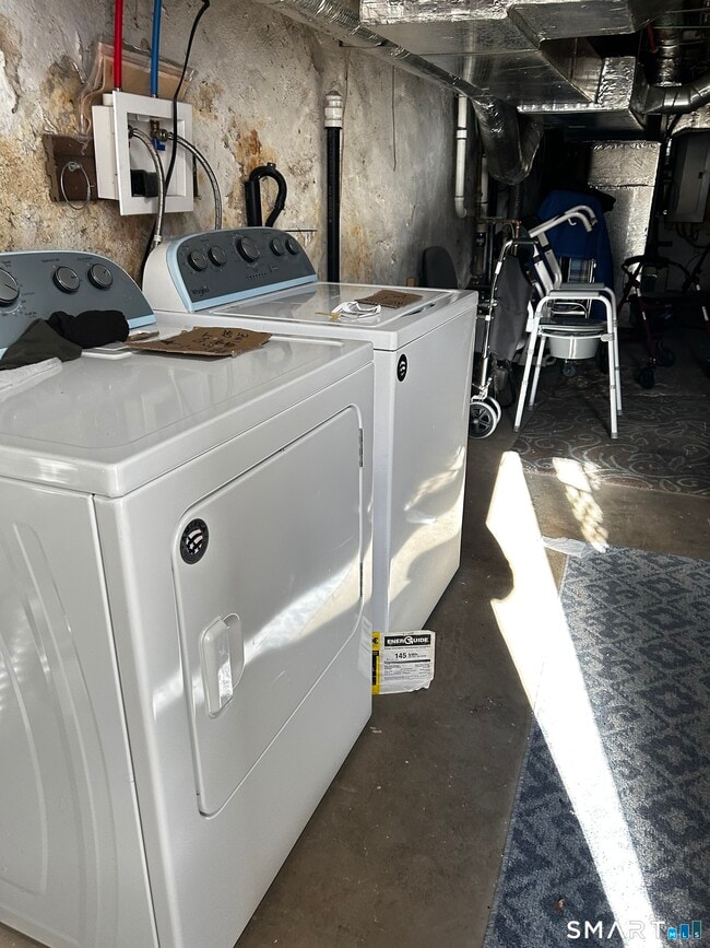 Building Photo - 157 Main St