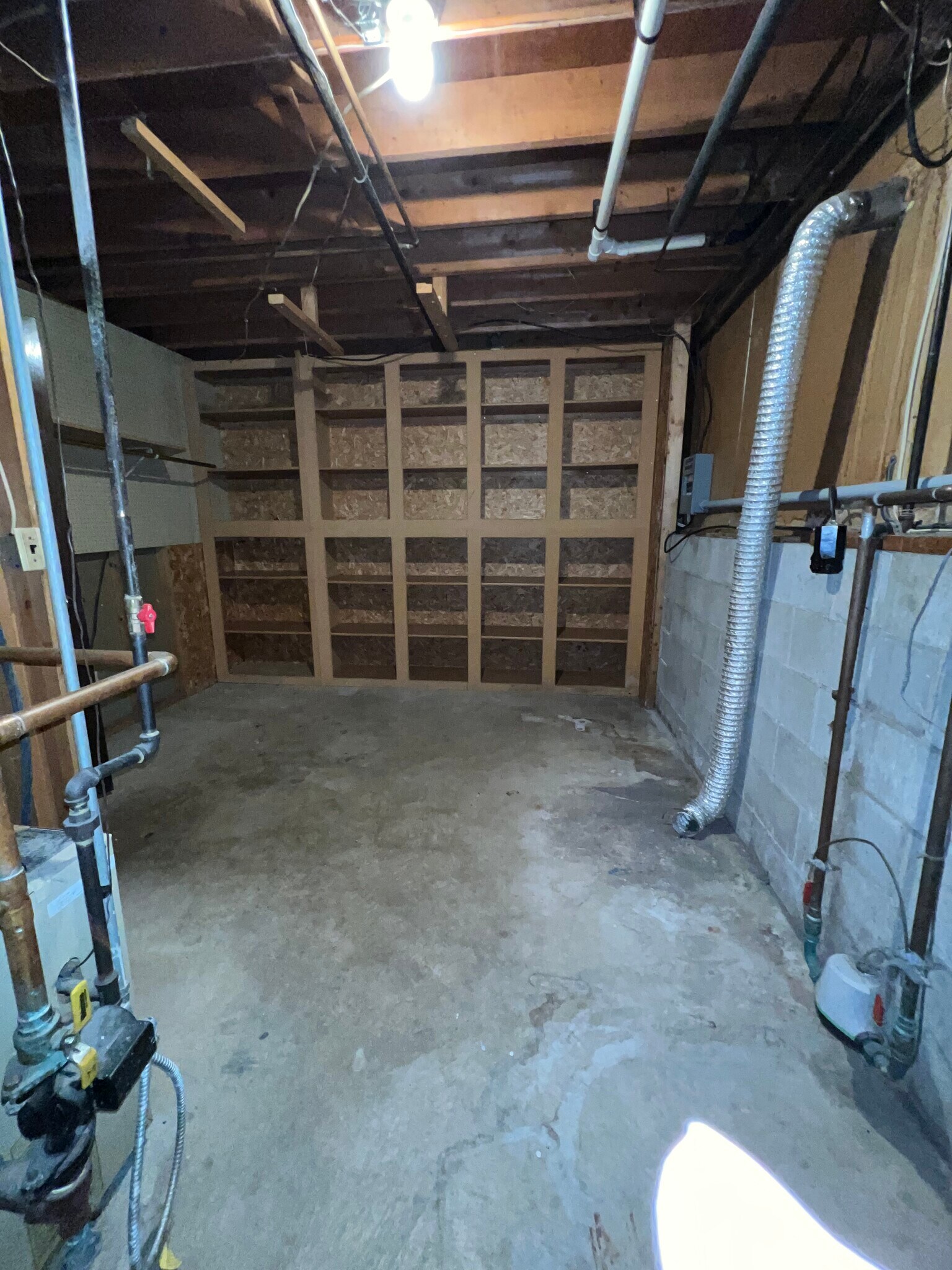 Utility & storage - 5415 Schmutzler St