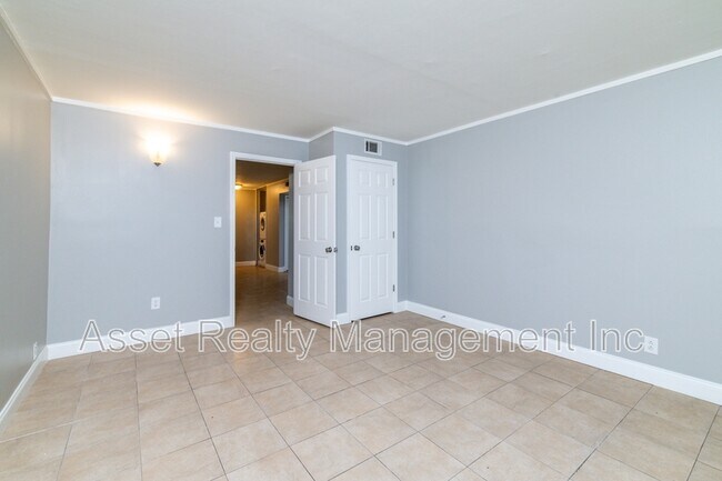 Building Photo - 431 Canberra Dr