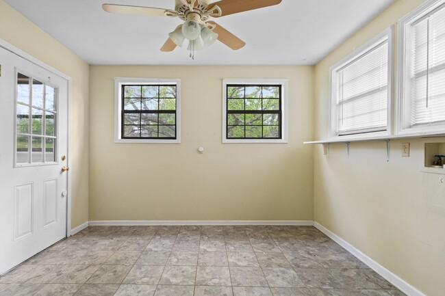 Building Photo - 2560 Memorial Dr