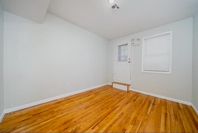 Building Photo - 408 Monroe St