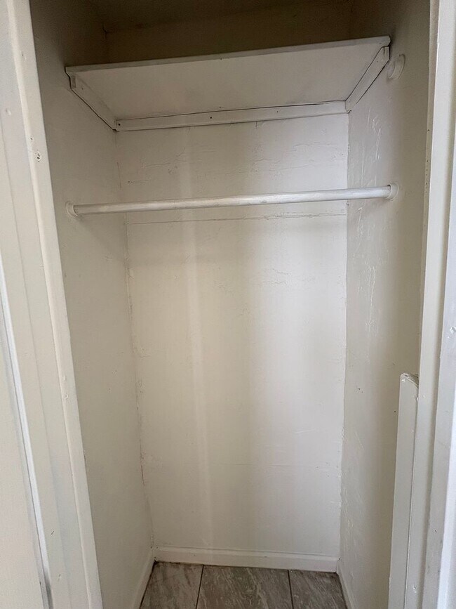 Building Photo - 4093