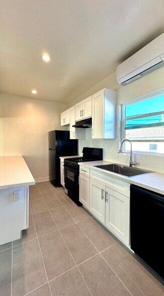 Building Photo - 138 Olive St