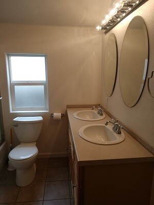 Building Photo - 1403 N Cherry St