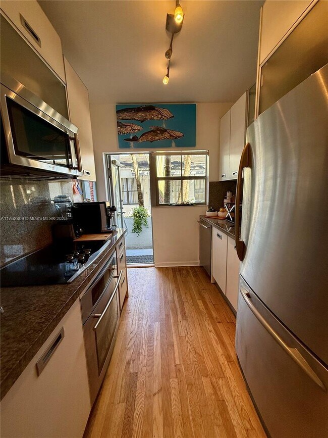 Building Photo - 1600 Michigan Ave