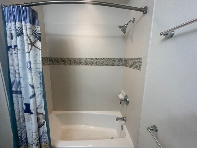 Building Photo - Fully Furnished 3 Bedroom/2 Bathroom